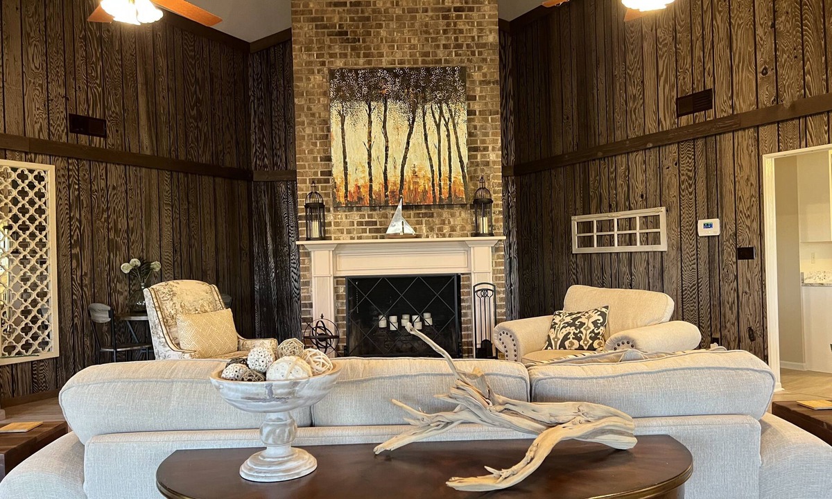 Northport House | Beautiful Lake Front Home with Amazing Views Located Just 15 miles to UA.