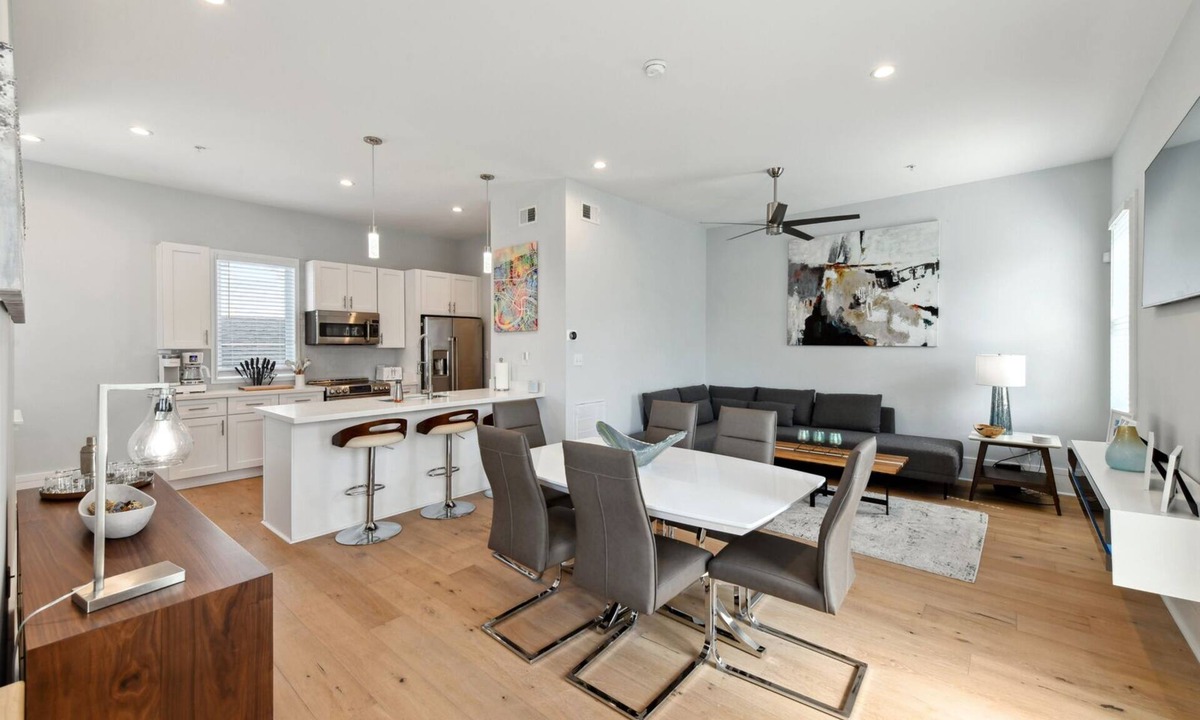 New Orleans Condo | Beautiful Modern NOLA Condo- Bywater Area. Off Street Gated & Reserved Parking