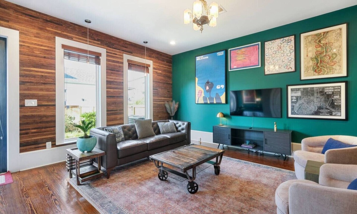 Faubourg Lafayette Villa | Beautiful Townhome Steps From Saint Charles Ave