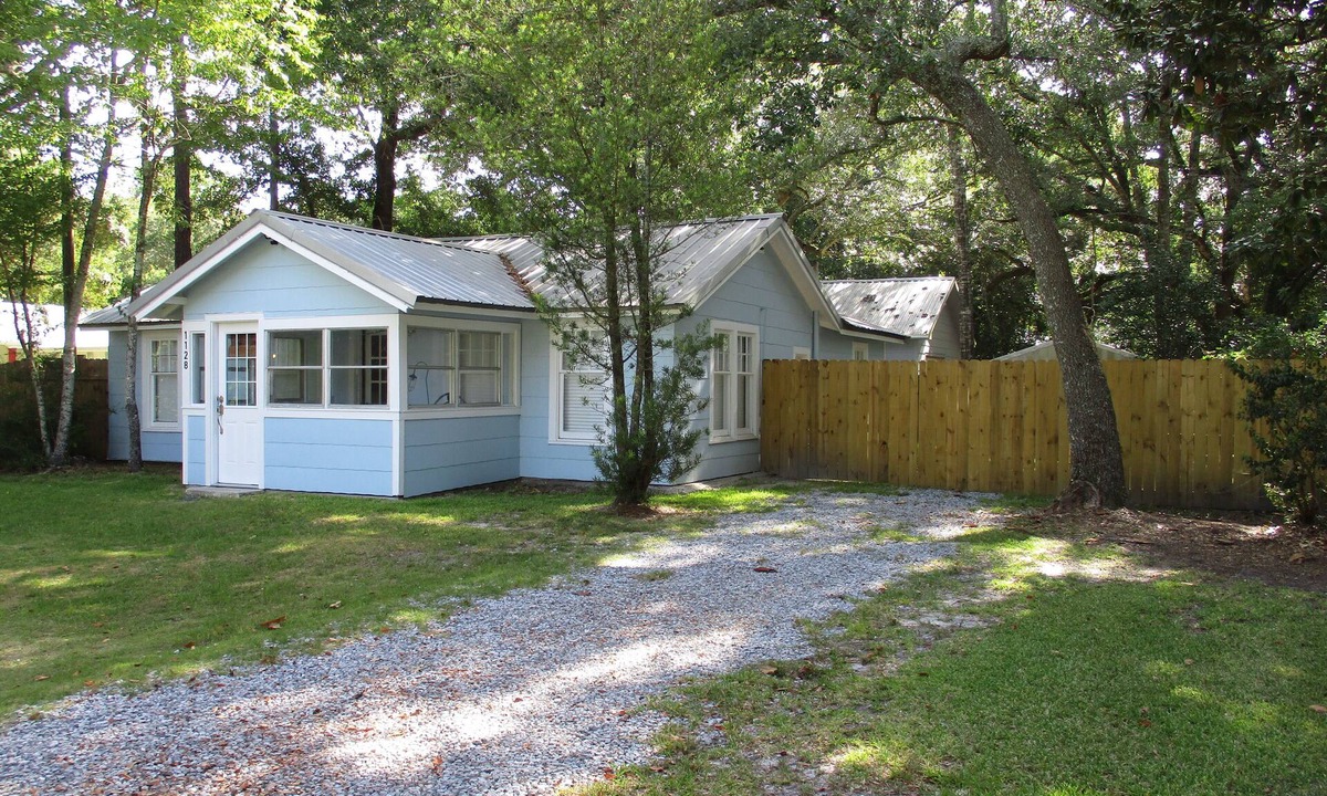 Biloxi Cottage | Beautiful vintage cottage remodeled in Old Ocean Springs