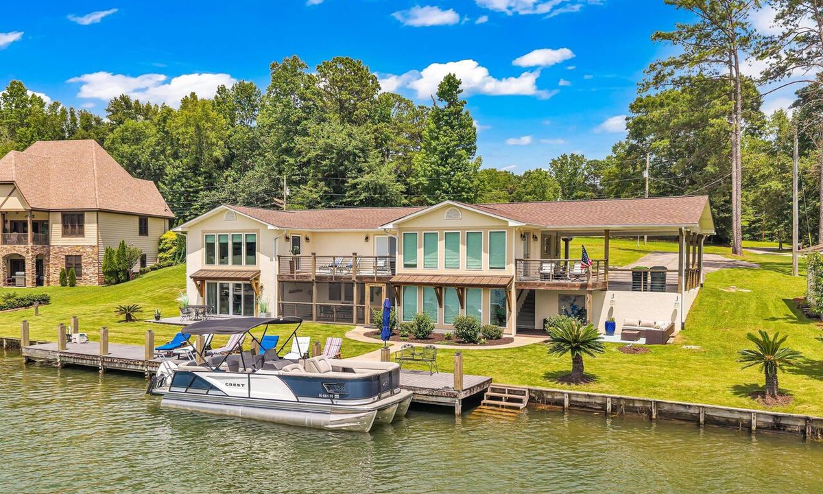 Dadeville House | Big Isle - 5BR/3.5BA Lake Martin home with 2 living spaces! Sleeps 12!