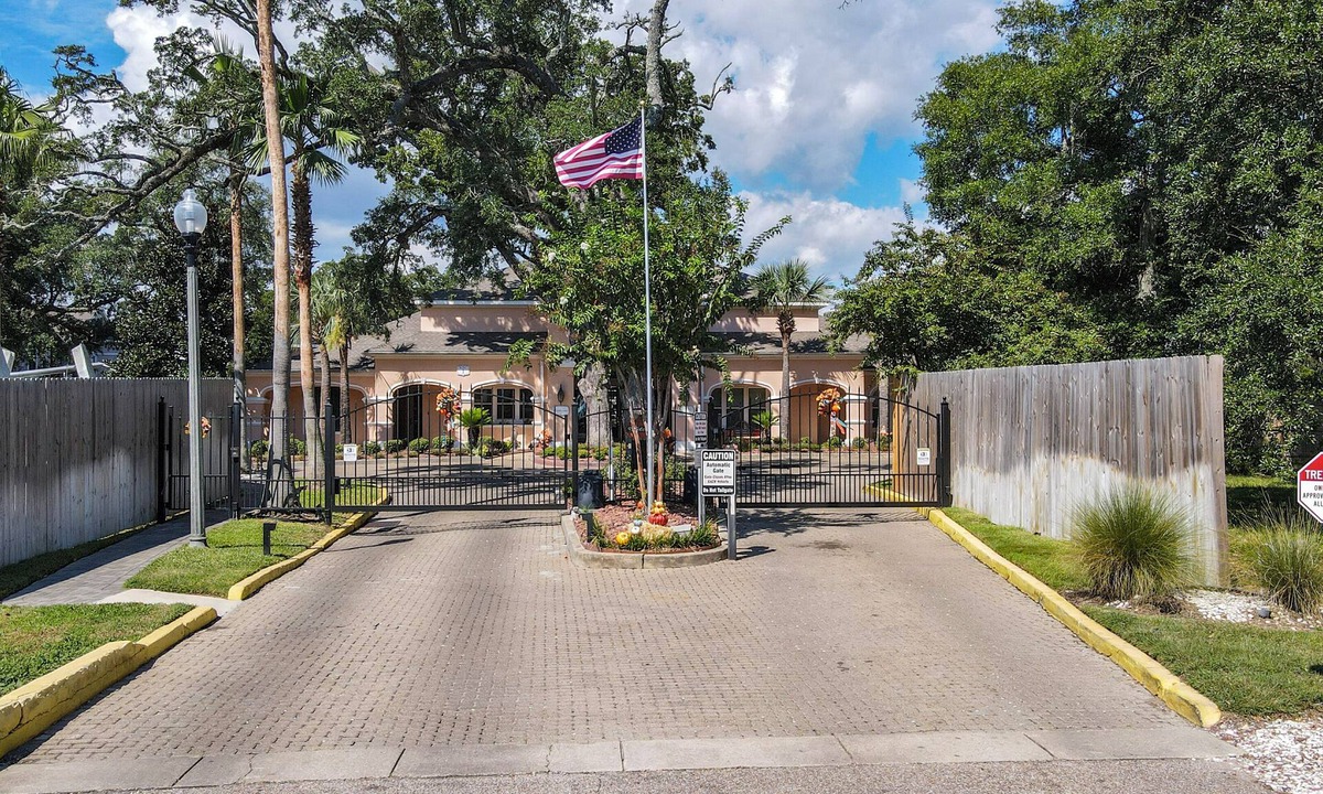 Gulfport Condo | Biloxi/gulfport condo, gated community/newly decorated/pet friendly