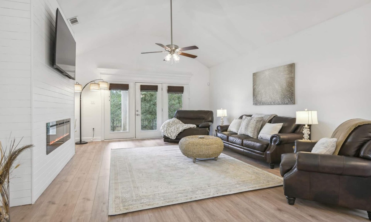 St. Martin House | Biloxi Waterfront House With A View/Downtown Biloxi, Ocean Springs & Keesler