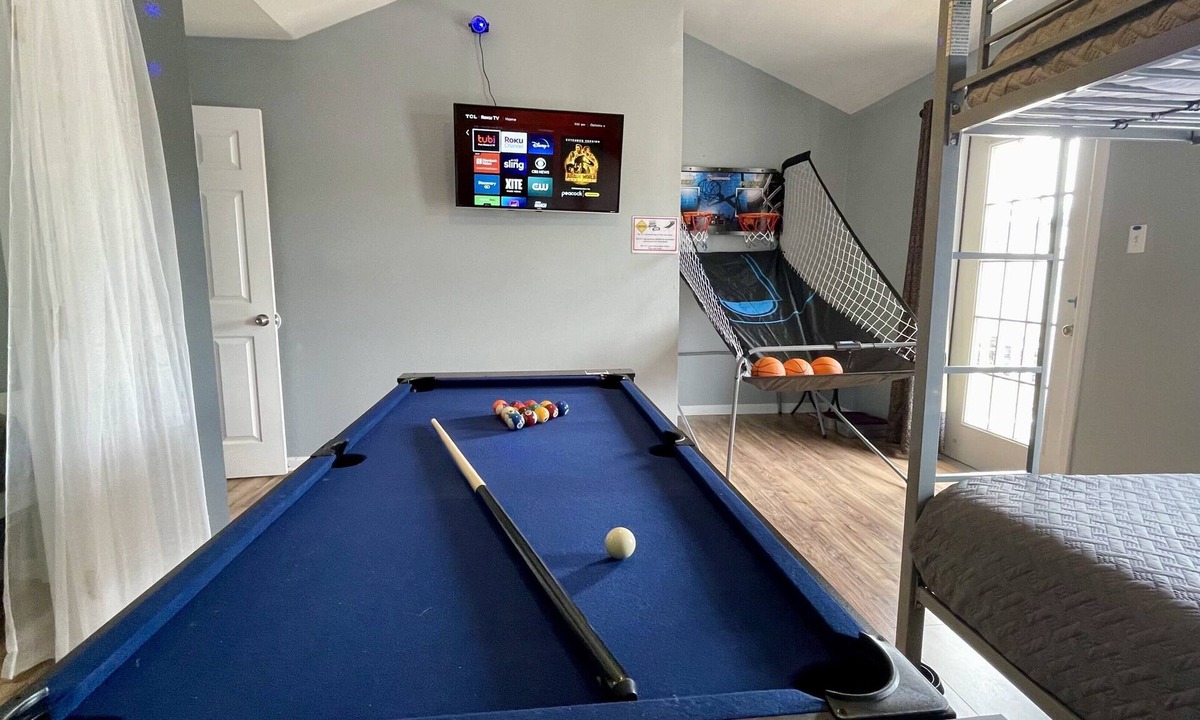 Gulfport House | Blue Beach House, GAME ROOM, Sleep 8, Swim Pool, Gated, Casinos