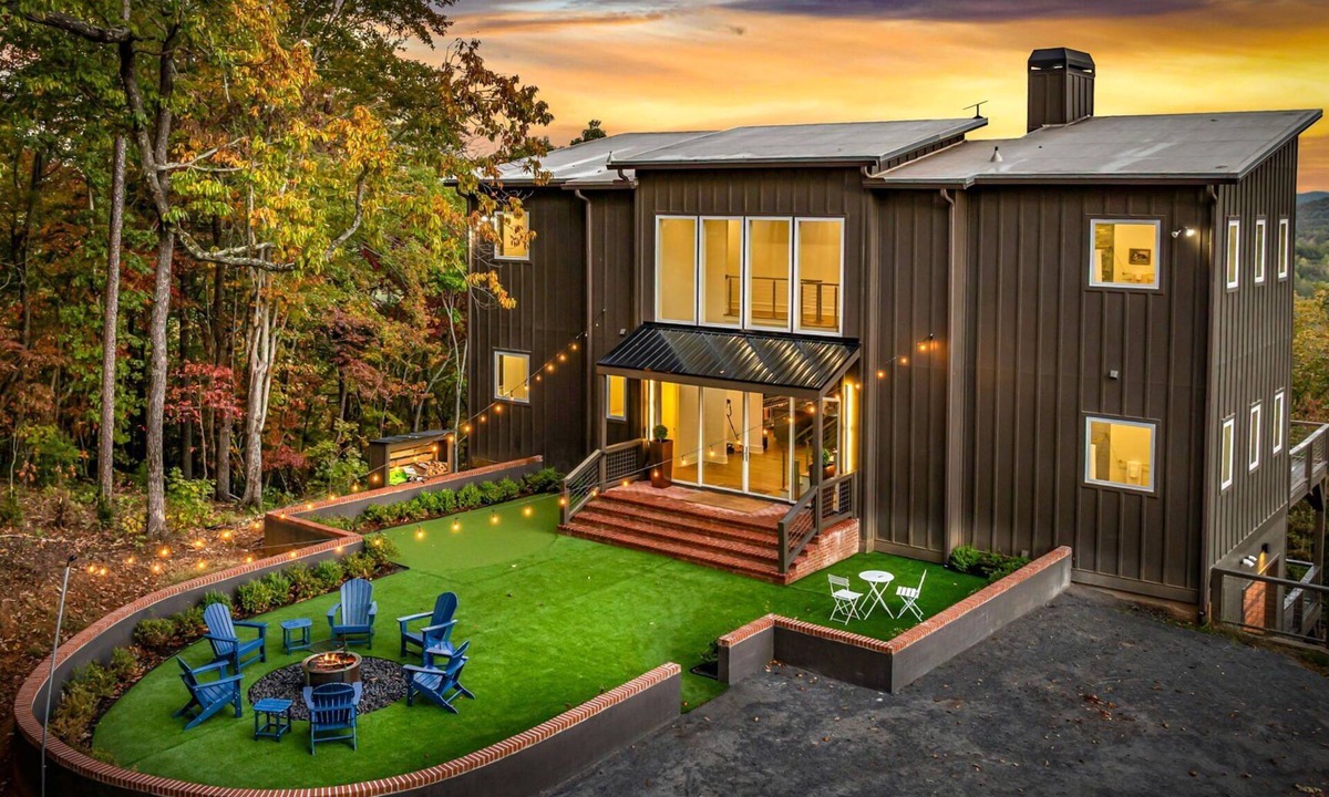 Blue Ridge House | Blue Ridge Mountain Retreat, Panoramic Views, Game Room, and Hot Tub!