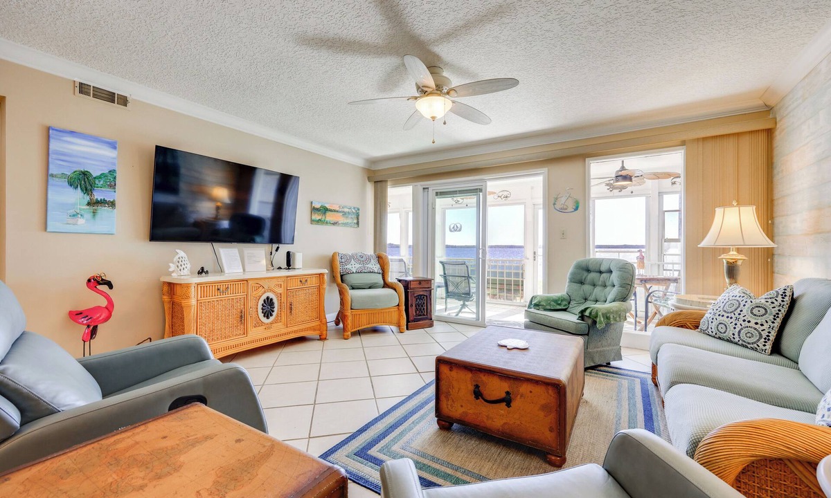 Welaka Condo | Boat, Fish & Swim: Condo on St Johns River!