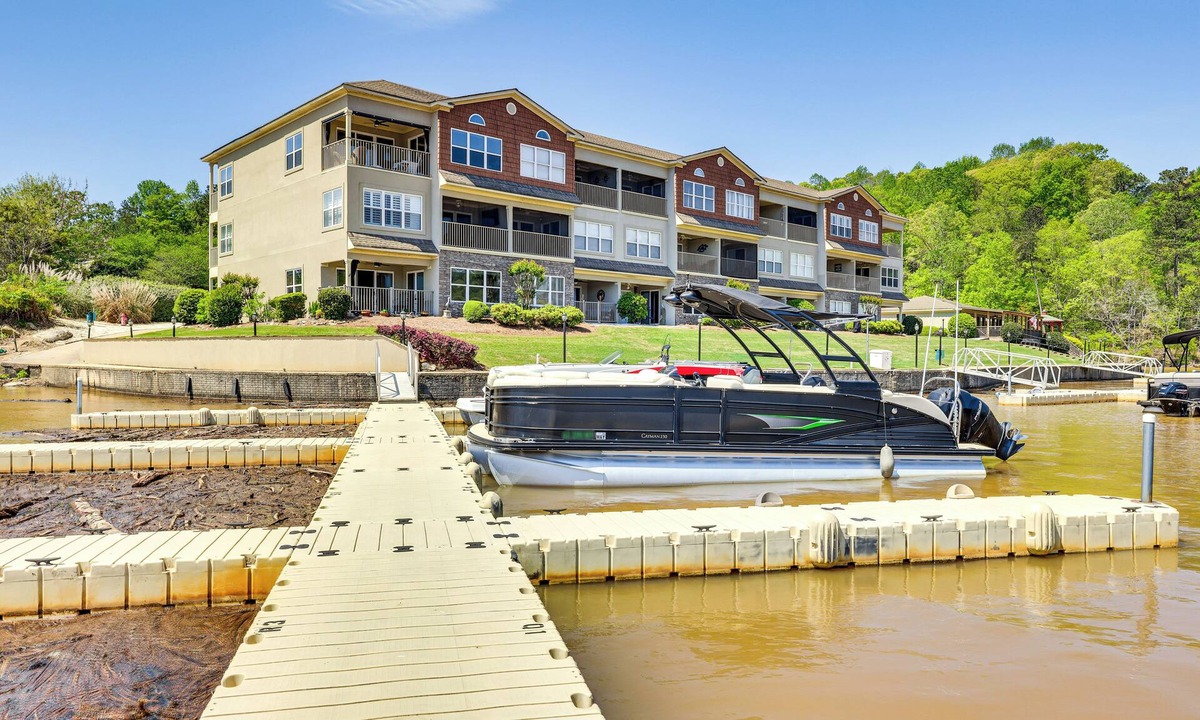 Alexander City Condo | Boat Slip & Pool Access: Alexander City Escape