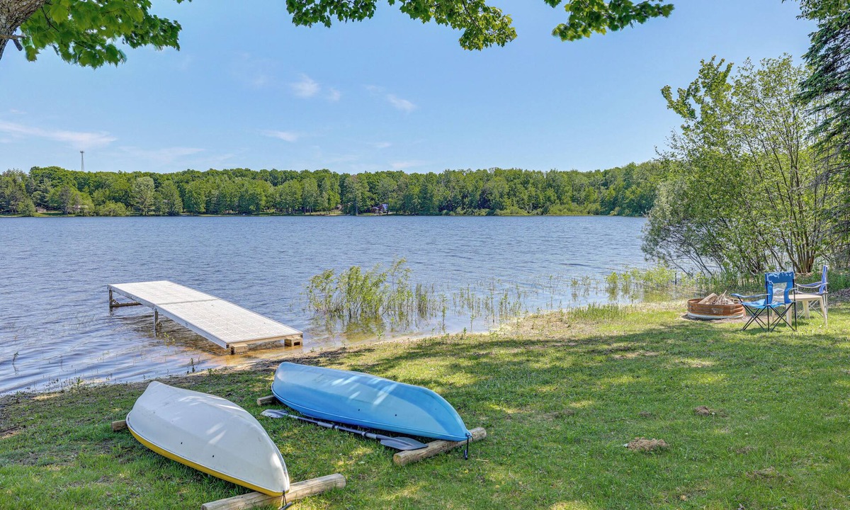 Northeast Cabin | Boating & Swimming On-Site! Lakefront in Cadillac