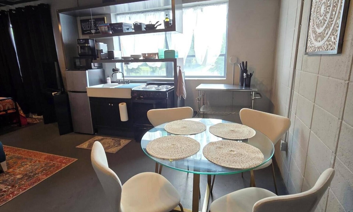 Greater Belhaven Apartment | Bohemian Industrial Studio Apartment Near Hospitals and Colleges