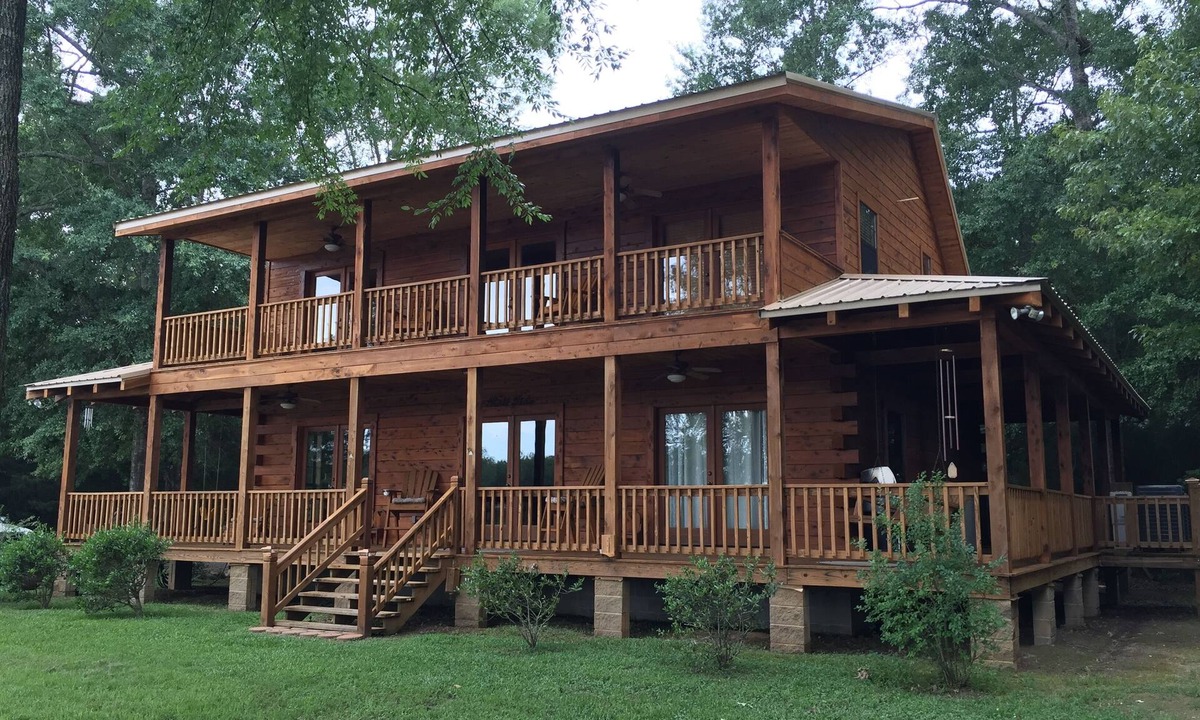 Panola Cabin | BOOK 4 ALABAMA FOOTBALL GAMES/AMAZING TWO STORY LOG CABIN/NEAR TOMBIGBEE RIVER