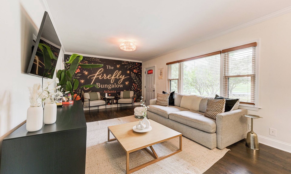 Atlanta House | Boutique ATL Escape | Movie Room and Covered Deck