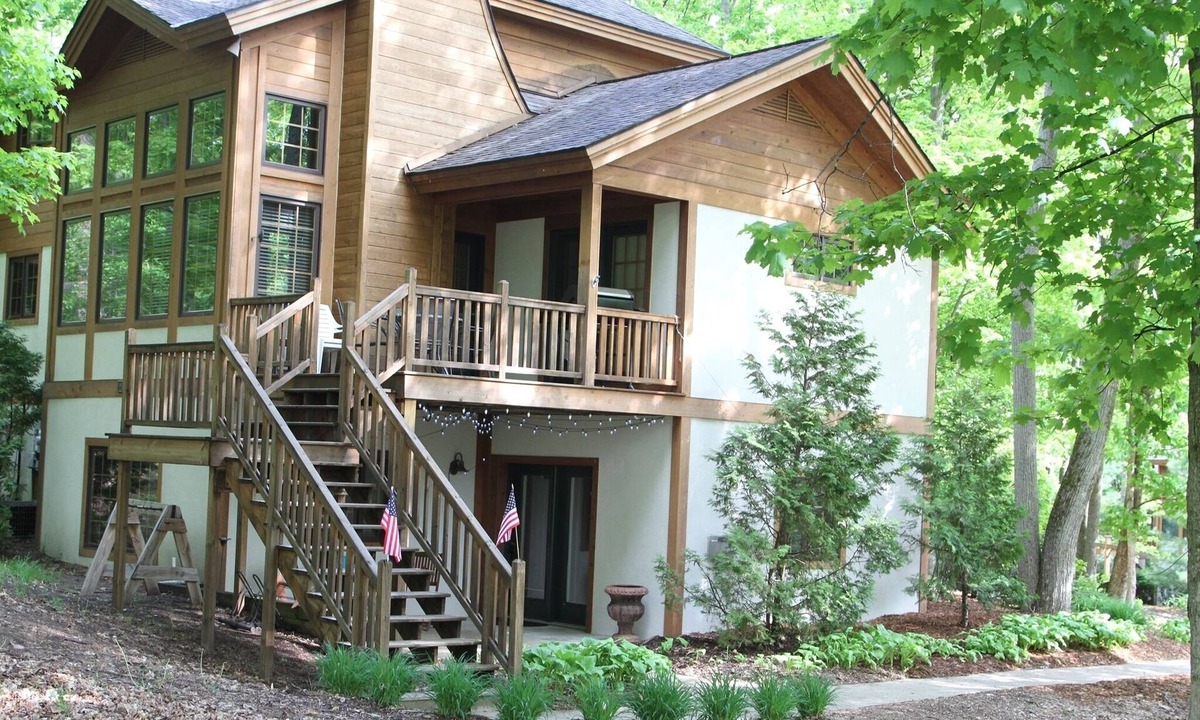 Boyne Falls Condo | Boyne Mountain 5 bedroom/4 bathroom Disciples Village, Luxury + Starbucks!