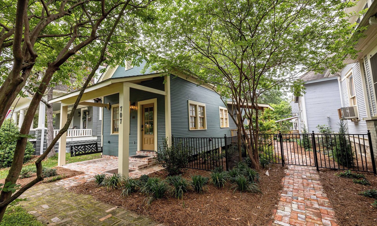 Laurel Ski Chalet | Brand New, Historic District, Walkable, 5 Star