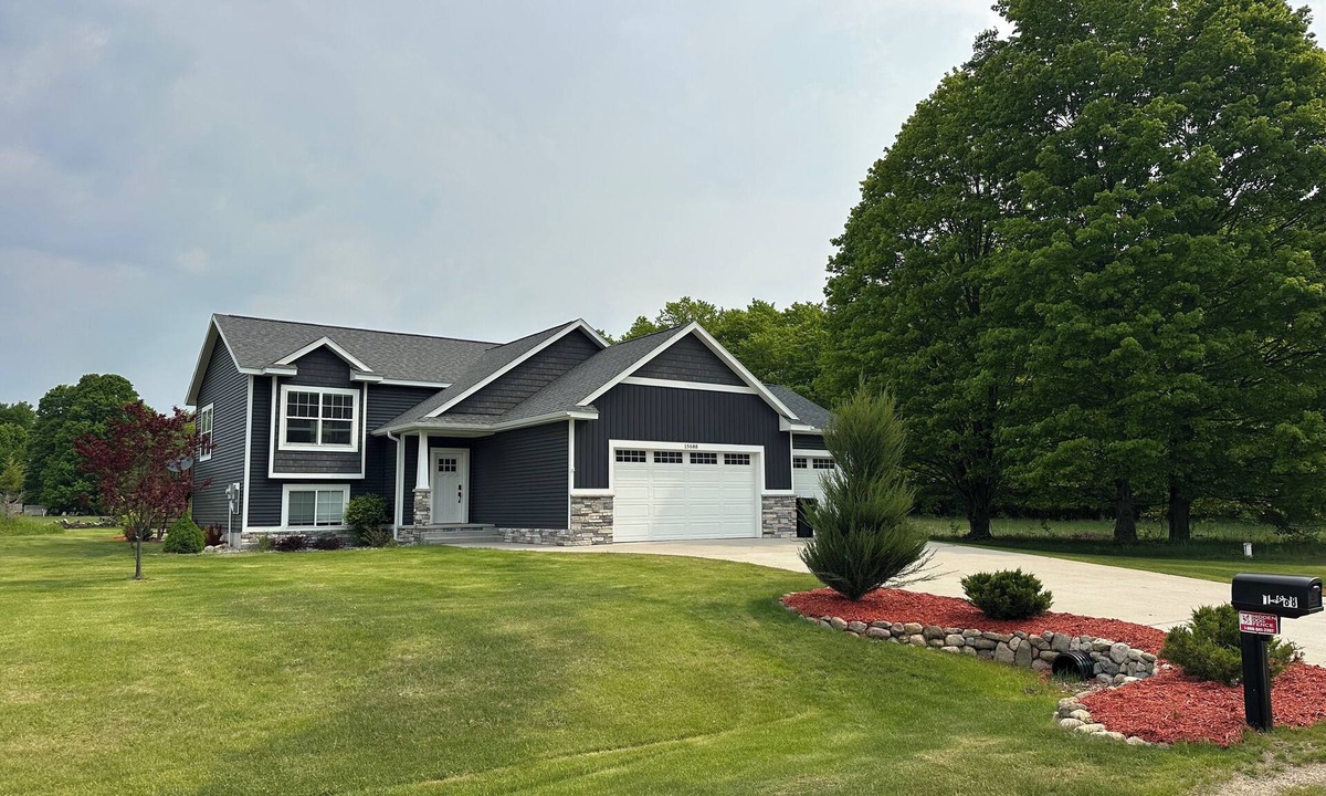 Thompsonville House | Brand new house across from Crystal Mountain Resort. Great for family gatherings