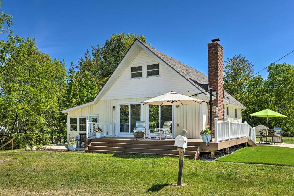 Silver Lake House | Breezy Silver Lake Getaway: Fishing Dock, Grill!