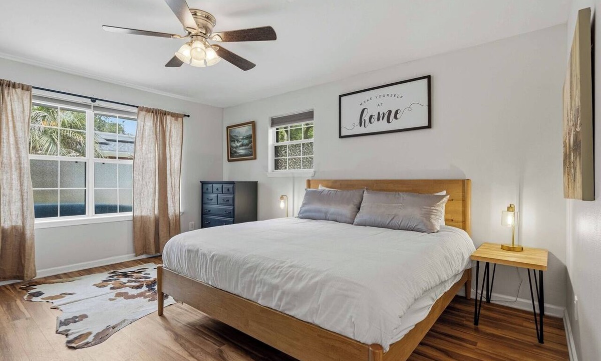 Lake Lorraine House | Brick House By the Bay | Bay Walk + Local Life