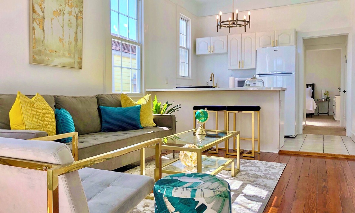 Uptown Historic District House | Bright, Airy & Super Clean Suite on Magazine St - Walk to restaurants & shops