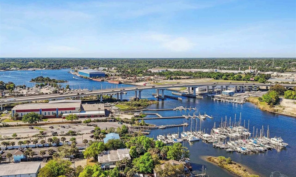 Warrington House | Bring the pups & boat! Historic 2 bed, 2.5 bath waterfront town-home with dock.