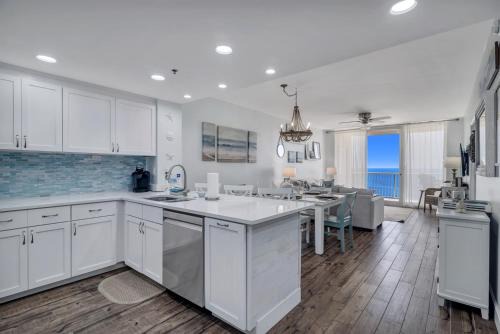 Fort Morgan Apartment | Bristol 1107-Beachfront Updated On-site Restaurants Resort Sleeps 9