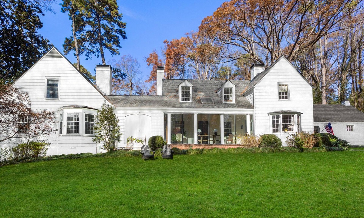 Buckhead House | Buckhead- Atlanta convenience in Exclusive Neighborhood-Pet Friendly