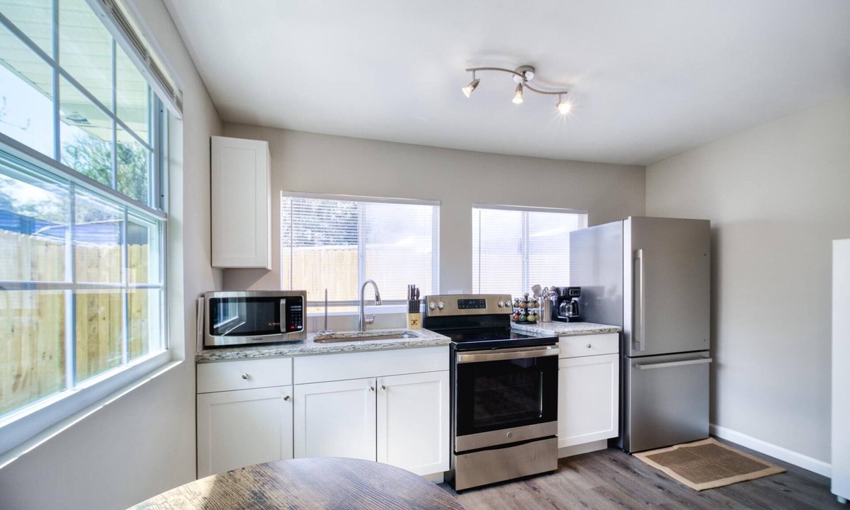 Murray Hill House | ~[C] Krispy Krashpad_Sleeps 5_Krispy Kreme~