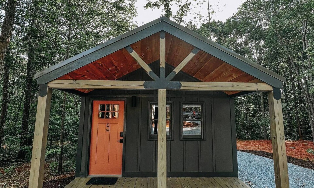 Hartwell RV Rental | Cabin #5: One bedroom with full kitchen and a large gravel parking pad beside the cabin for easy boat or trailer storage.