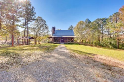 Hueytown House | Cabin w/Catch & Release Pond in Hueytown!