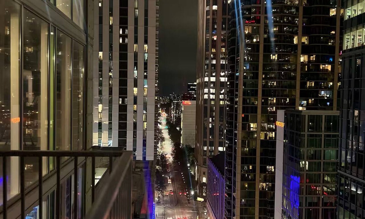 Midtown Condo | Calm Midtown Sky Suite | City Views + Free Parking