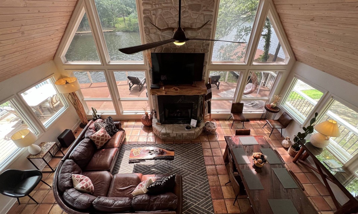 Mid America House | Camelot on Lake Hamilton | Dock, Hot Tub + Theater