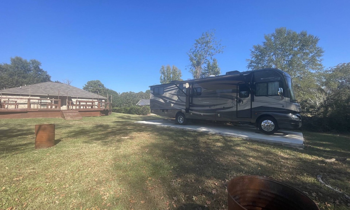 Grambling House | Camping in Grambling-Walking Distance to Campus