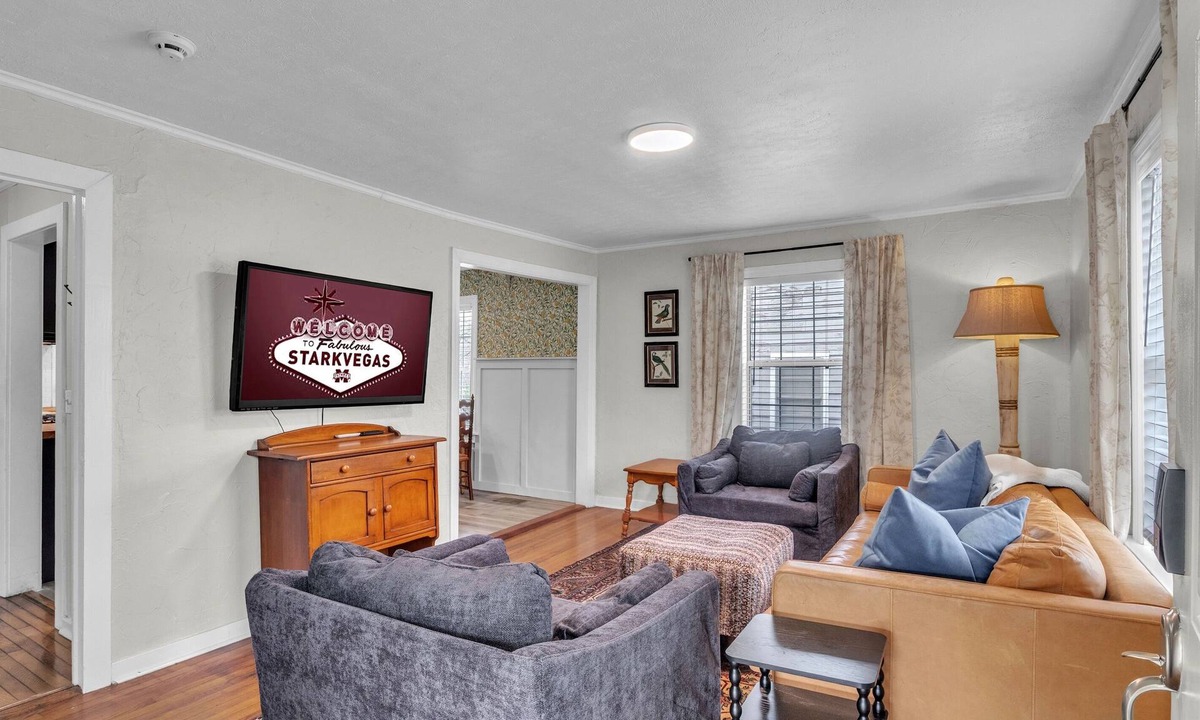 Starkville House | Canary Cottage, 3BR Near MSU, Patio and yard!