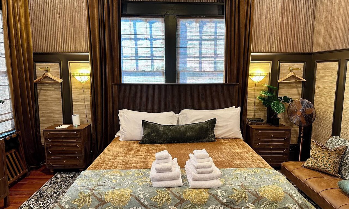 Natchitoches House | Cane River Living Speakeasy, Historic District, Accessible, Walk to everything!