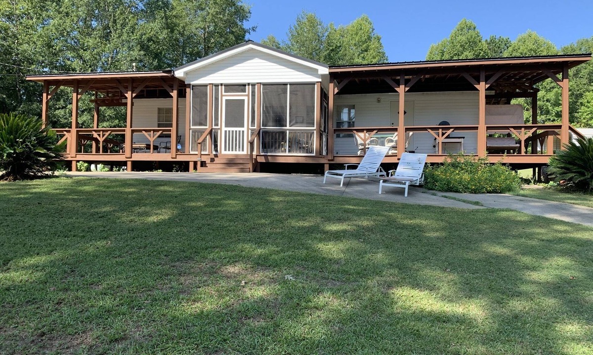 Eatonton House | Carey’s Cove on Lake Sinclair