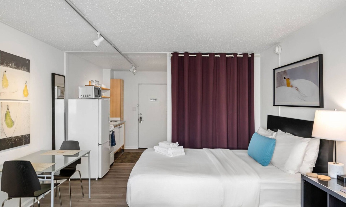 Brookwood Apartment | (CCD) Convenient Studio only Blocks from Piedmont Hospital