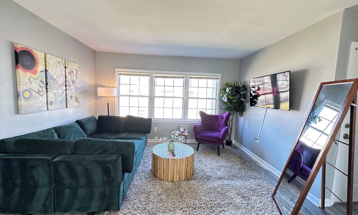 Birmingham Hotel | Central 1BR Birmingham Suite with Parking Near Legion Field