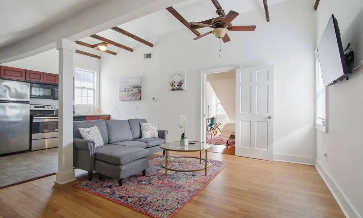 South 7th Ward Apartment | Centrally located 1bed 1bath,walk to French Q, Bourbon St. & Jazz venues