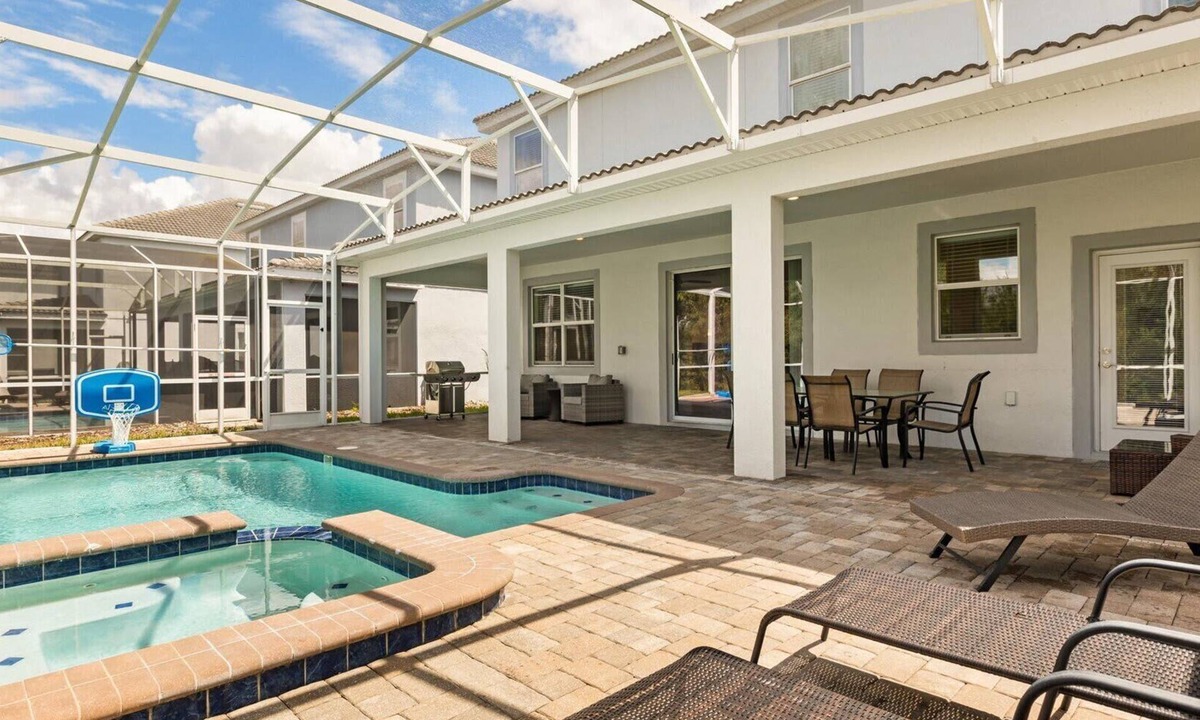 Davenport House | ChampionsGate Family Home—Pool, Hot Tub & Cinema
