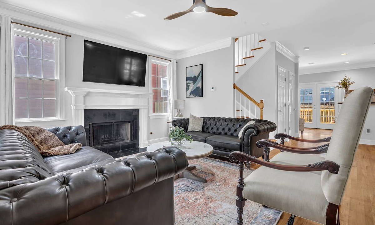 Summerhill House | Charleston-Style Downtown Retreat