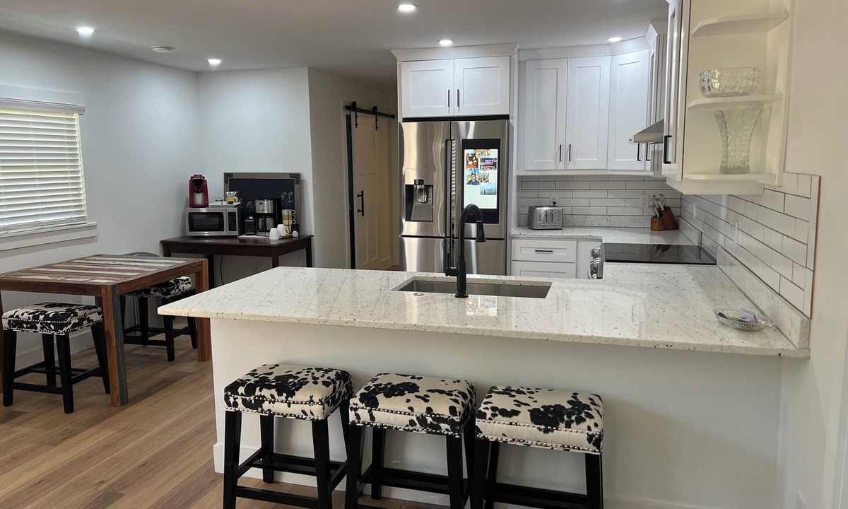 Griffin House | Charming 2-bedroom house with AC, WiFi in Griffin