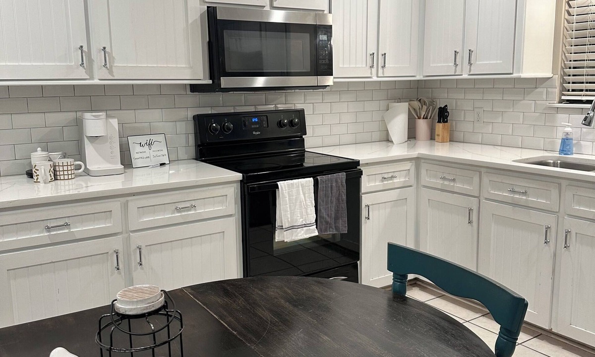 Petal House | Charming 2-bedroom house in Petal with WiFi and AC