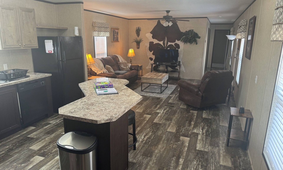Bastrop House | Charming 3-bedroom mobile home in a peaceful country setting.