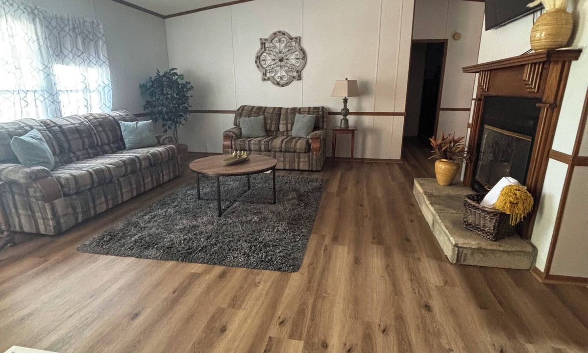 Bryant House | Charming 3-bedroom mobile home on a private lot in Bryant, AR
