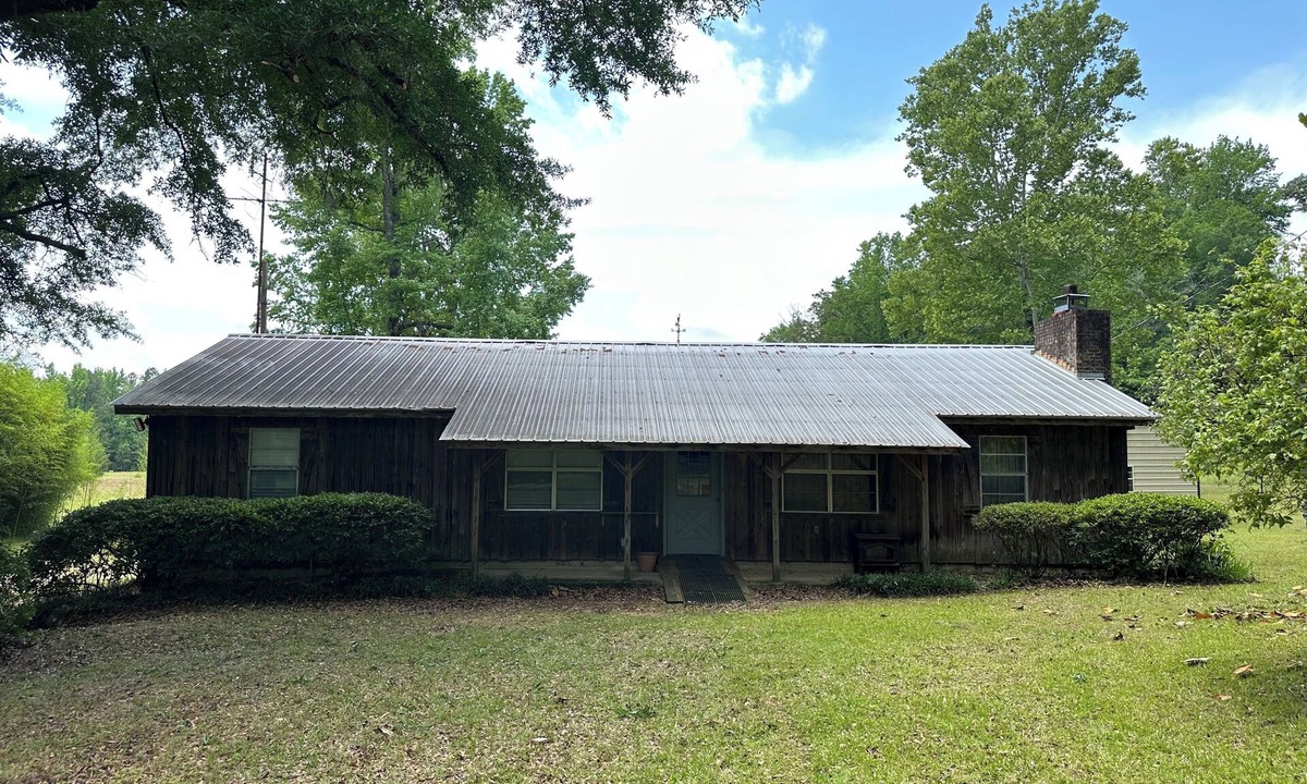 Autaugaville Cabin | Charming 3-bedroom cabin in Autaugaville with AC and Hangout Building