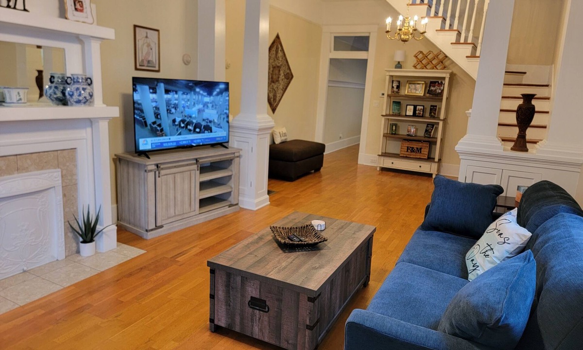 East Carrollton House | Charming 3-bedroom, 2 bath house in the delightful Uptown New Orleans