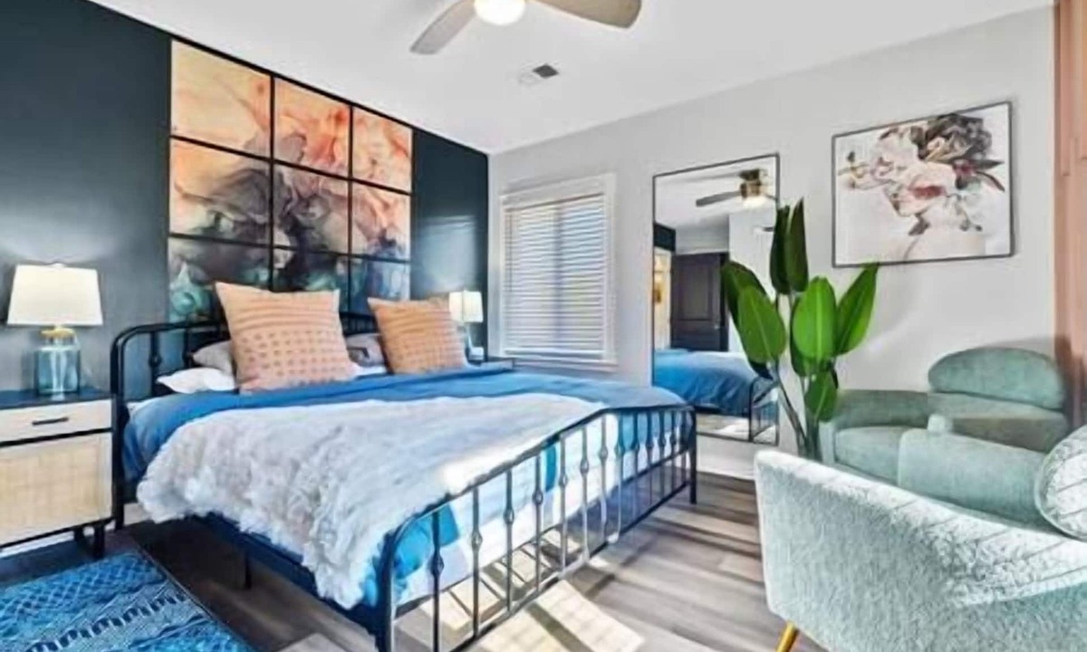 Candler-McAfee House | Charming 3BR | Near Emory & Decatur | King Bed