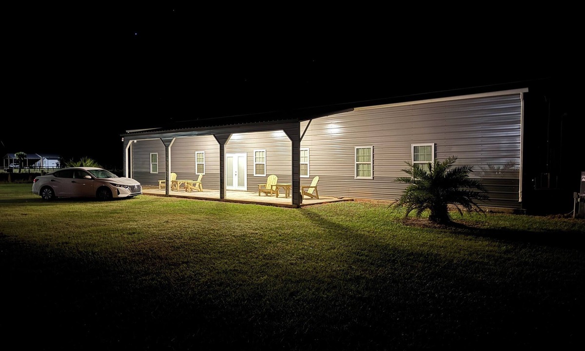 Elberta House | Charming 4-bedroom barndominum in Elberta with AC, WiFi, 5 miles from boat ramp