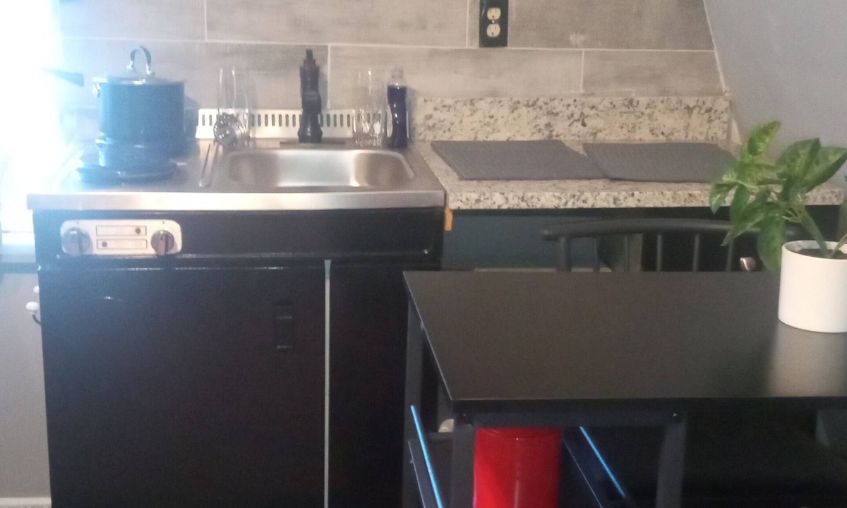 Church Street Cabin | Charming and lovely cabin/loft in fabulous Atlanta with AC, WiFi.