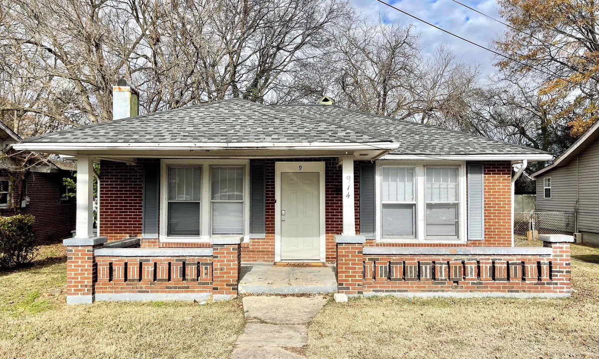 Florence House | Charming Florence Bungalow – 2BR, Fenced Yard, and Full Amenities