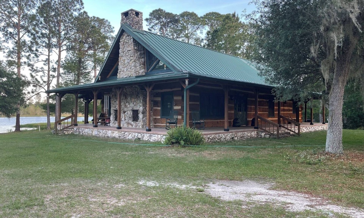 Paisley Cabin | Charming lakefront cabin in welcoming Paisley