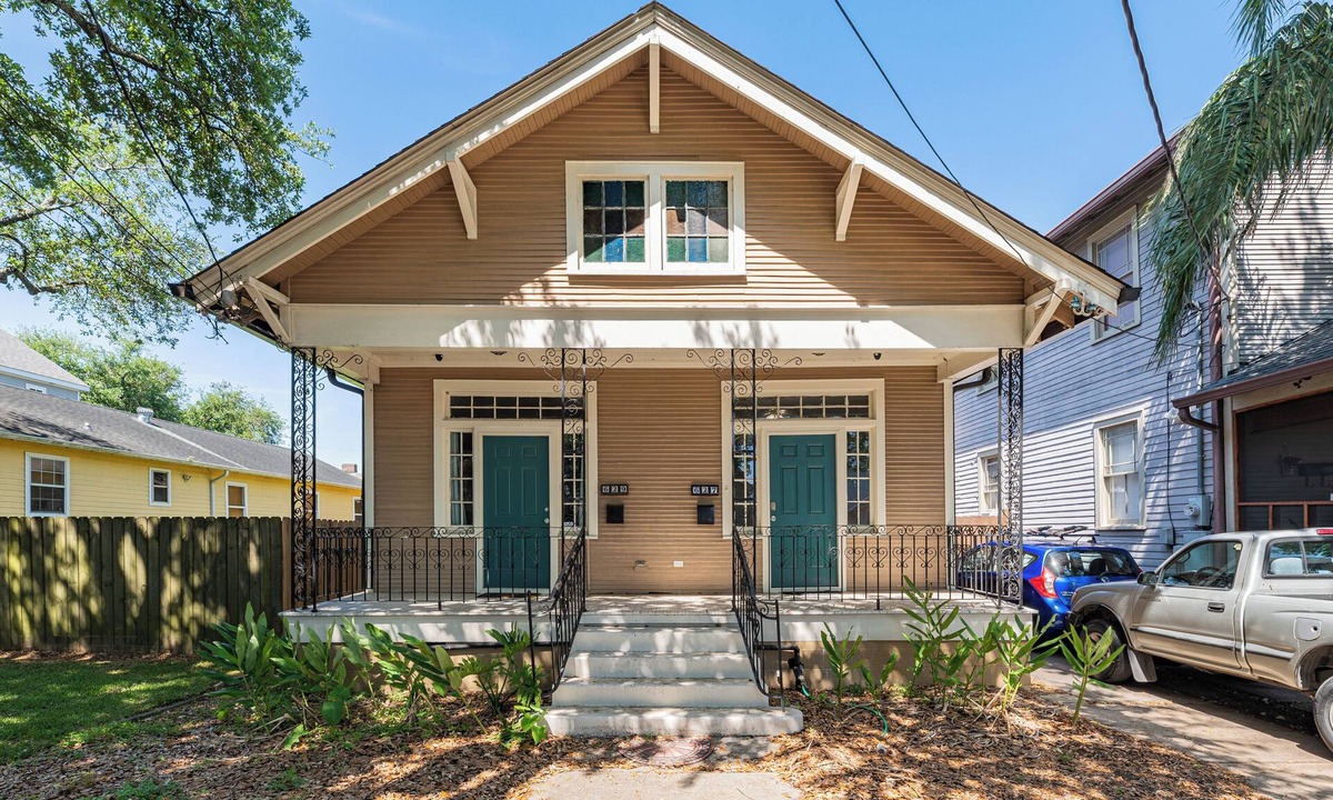 Mid-City House | Charming Mid-City duplex near hospitals and public transportation.